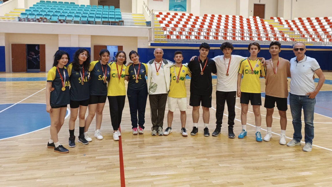 Kız ve Erkek Badminton Takımlarımız İlçe Birincisi ..